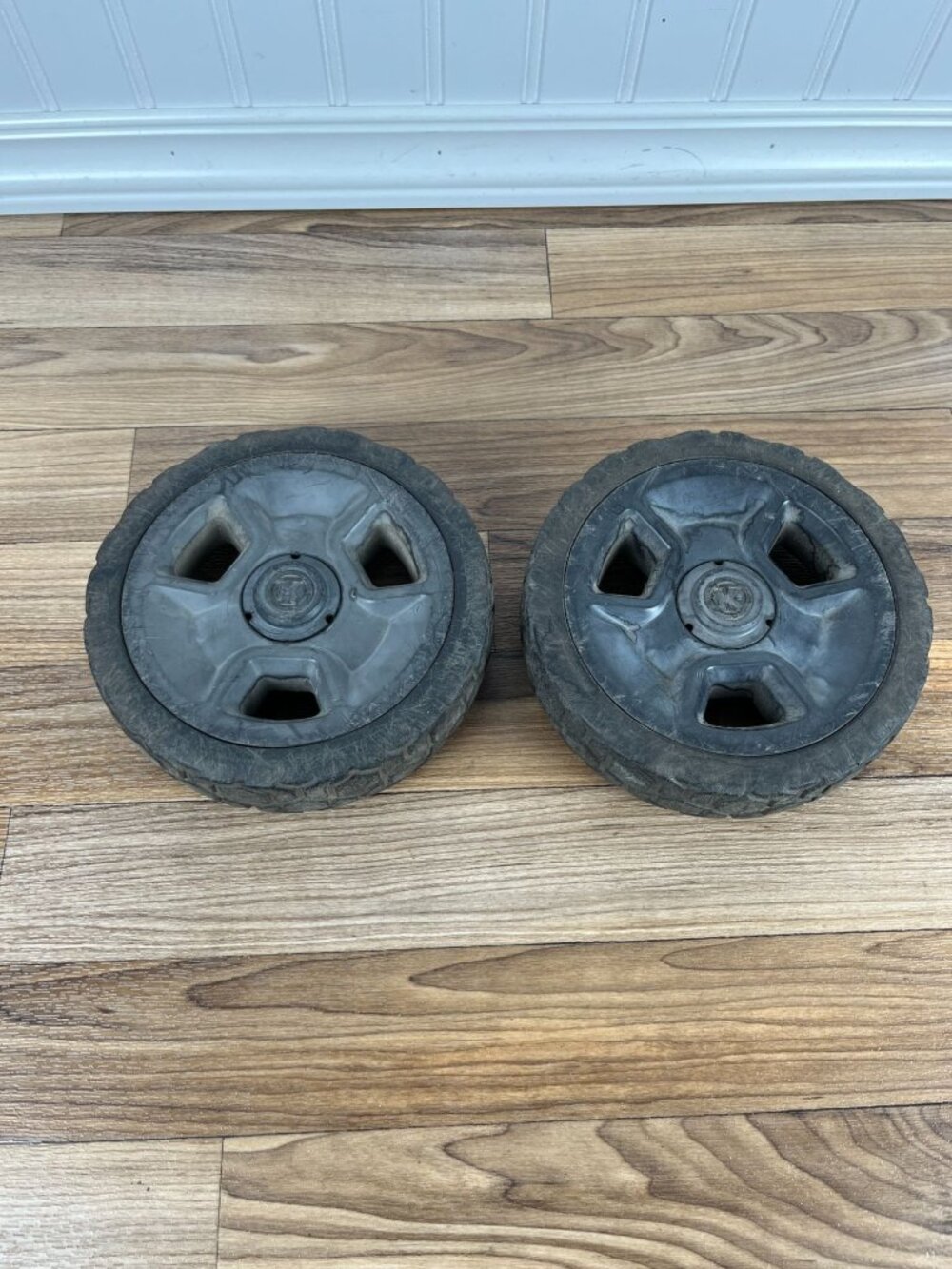 Kobalt KM 210 km210 21" corded Lawn Mower front wheels